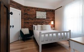 Cosy Accommodation Moments From The Centre Of Town With Wifi